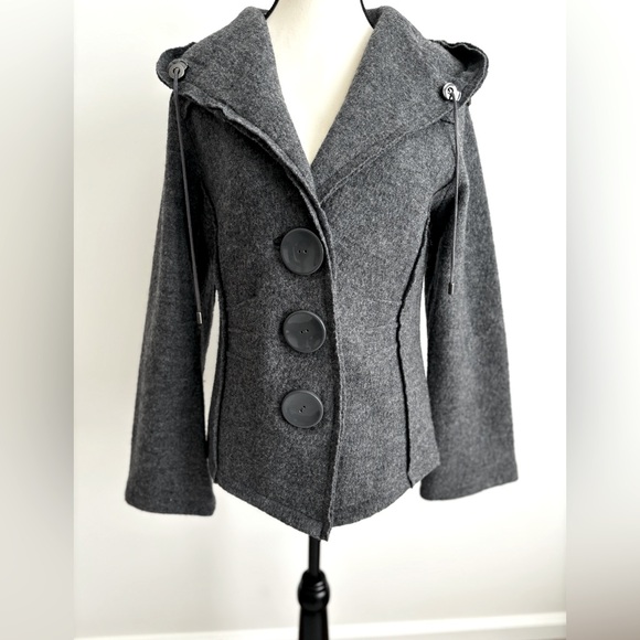 LINEA DOMANI GRAY HOODED 100%WOOL TOP JACKET. LONG SLEEVE THREE BUTTON  SZ. SP - Picture 3 of 8